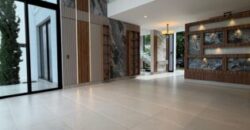 Preciosa E Impecable Casa de 5 Dorm, al Lago en Venta en Isla Mocoli