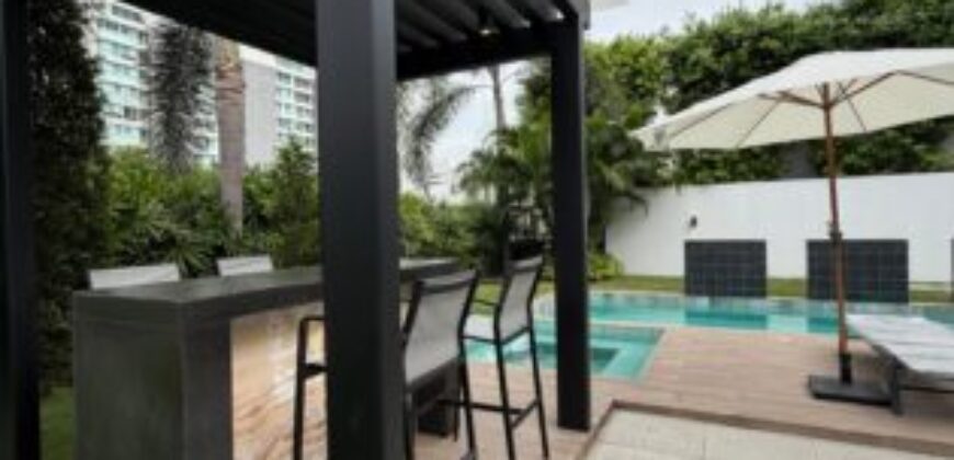 Preciosa E Impecable Casa de 5 Dorm, al Lago en Venta en Isla Mocoli