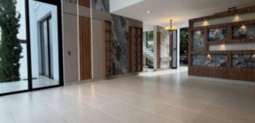 Preciosa E Impecable Casa de 5 Dorm, al Lago en Venta en Isla Mocoli