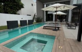 Preciosa E Impecable Casa de 5 Dorm, al Lago en Venta en Isla Mocoli