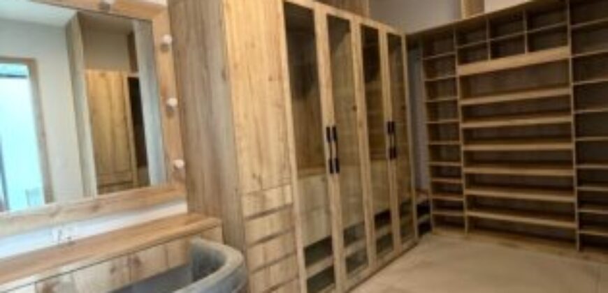 Preciosa E Impecable Casa de 5 Dorm, al Lago en Venta en Isla Mocoli