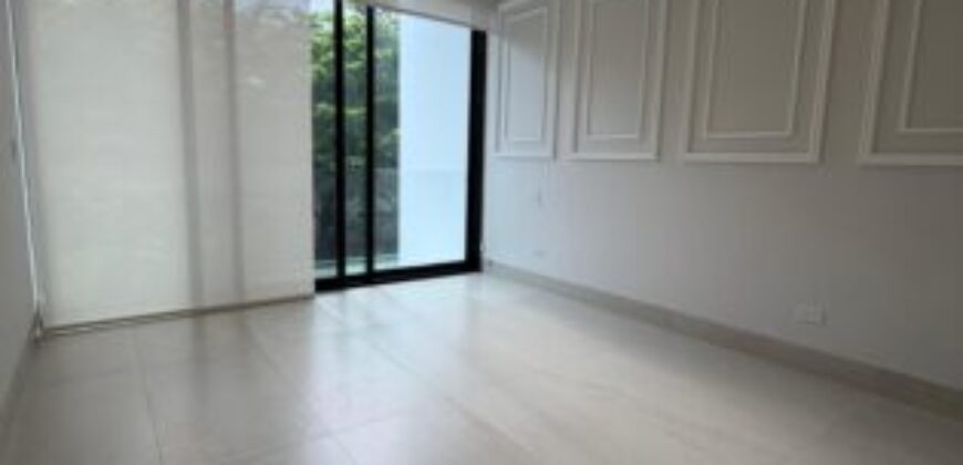 Preciosa E Impecable Casa de 5 Dorm, al Lago en Venta en Isla Mocoli
