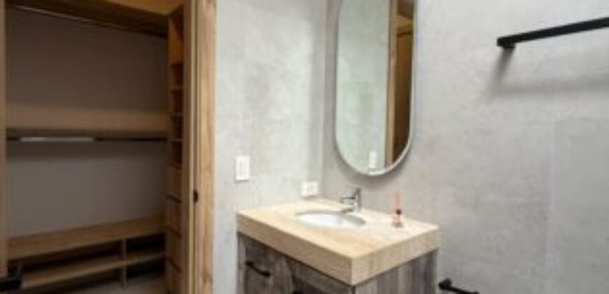 Preciosa E Impecable Casa de 5 Dorm, al Lago en Venta en Isla Mocoli