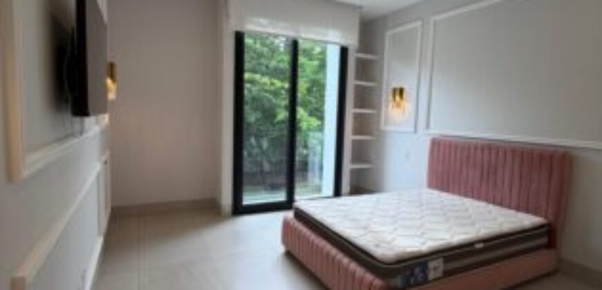 Preciosa E Impecable Casa de 5 Dorm, al Lago en Venta en Isla Mocoli