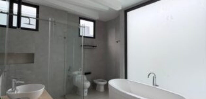 Preciosa E Impecable Casa de 5 Dorm, al Lago en Venta en Isla Mocoli