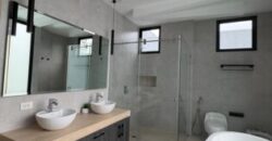 Preciosa E Impecable Casa de 5 Dorm, al Lago en Venta en Isla Mocoli