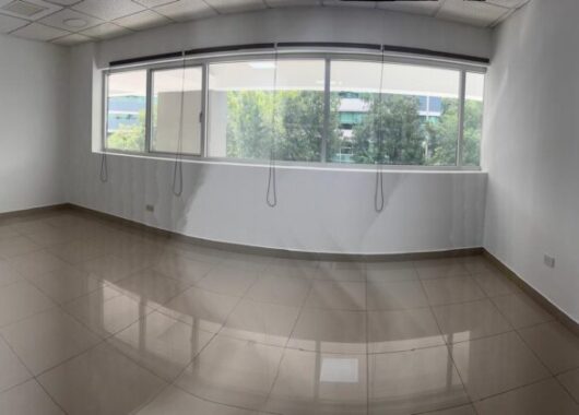Oficina de 76 m² en Alquiler, en Parque Empresarial Colon