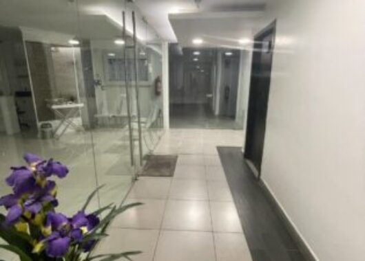 En Alquiler Oficina Amoblada en Global Center, Samborondon