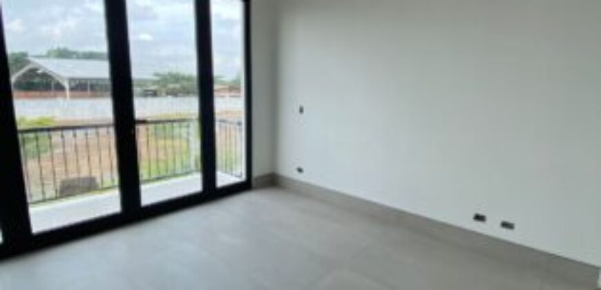 Casa de 4 Dorm. por Estrenar en Preventa – Urb. Aires Norte