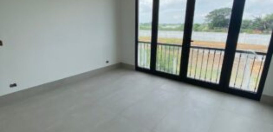 Casa de 4 Dorm. por Estrenar en Preventa – Urb. Aires Norte