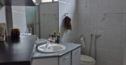 Amplia Casa de 4 Dorm., en Venta en Los Ceibos