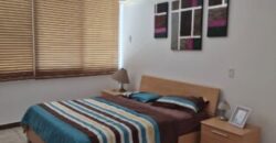 Amplia Casa de 4 Dorm., en Venta en Los Ceibos