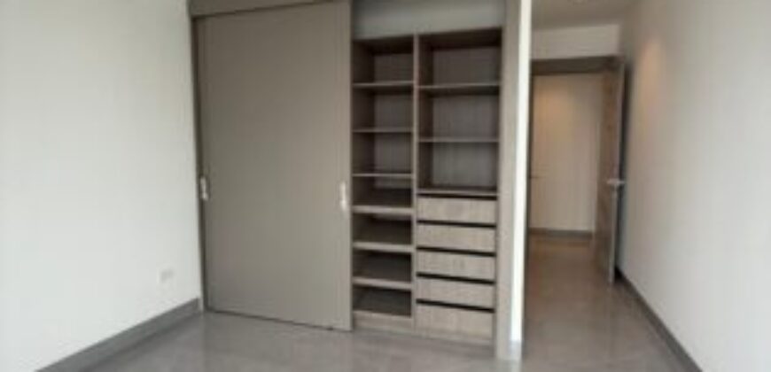 En Alquiler Departamento de 3 Dorm Vista Al Río en Urb. Manglero Two, Km 2.5 Vía Samborondón