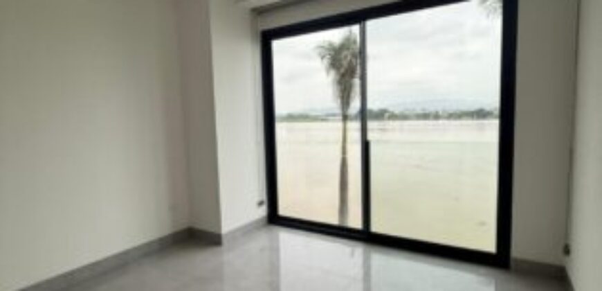 En Alquiler Departamento de 3 Dorm Vista Al Río en Urb. Manglero Two, Km 2.5 Vía Samborondón