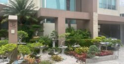 Amplia Casa de 4 Dorm., en Venta en Los Ceibos