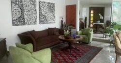 Amplia Casa de 4 Dorm., en Venta en Los Ceibos