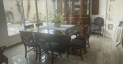 Amplia Casa de 4 Dorm., en Venta en Los Ceibos