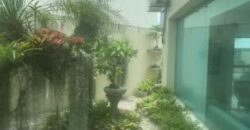 Amplia Casa de 4 Dorm., en Venta en Los Ceibos