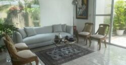 Amplia Casa de 4 Dorm., en Venta en Los Ceibos