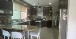 Amplia Casa de 4 Dorm., en Venta en Los Ceibos