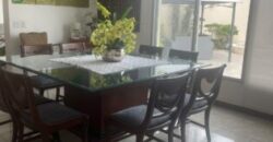 Amplia Casa de 4 Dorm., en Venta en Los Ceibos
