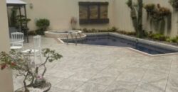 Amplia Casa de 4 Dorm., en Venta en Los Ceibos