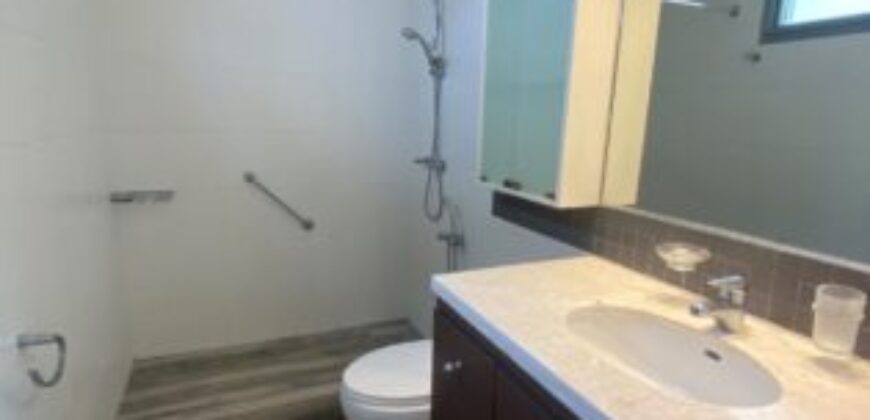 En Venta Casa con 4 Dorm. y Amplio Jardin en Puerto Azul
