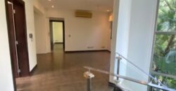En Venta Casa con 4 Dorm. y Amplio Jardin en Puerto Azul