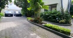 En Venta Casa con 4 Dorm. y Amplio Jardin en Puerto Azul