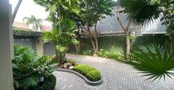 En Venta Casa con 4 Dorm. y Amplio Jardin en Puerto Azul