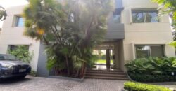 En Venta Casa con 4 Dorm. y Amplio Jardin en Puerto Azul