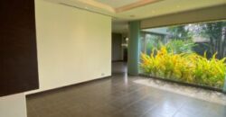En Venta Casa con 4 Dorm. y Amplio Jardin en Puerto Azul