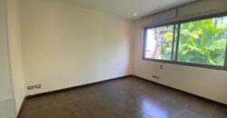 En Venta Casa con 4 Dorm. y Amplio Jardin en Puerto Azul