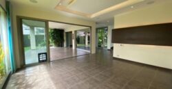 En Venta Casa con 4 Dorm. y Amplio Jardin en Puerto Azul