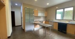En Venta Casa con 4 Dorm. y Amplio Jardin en Puerto Azul