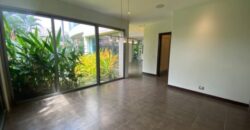 En Venta Casa con 4 Dorm. y Amplio Jardin en Puerto Azul