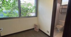 En Venta Casa con 4 Dorm. y Amplio Jardin en Puerto Azul