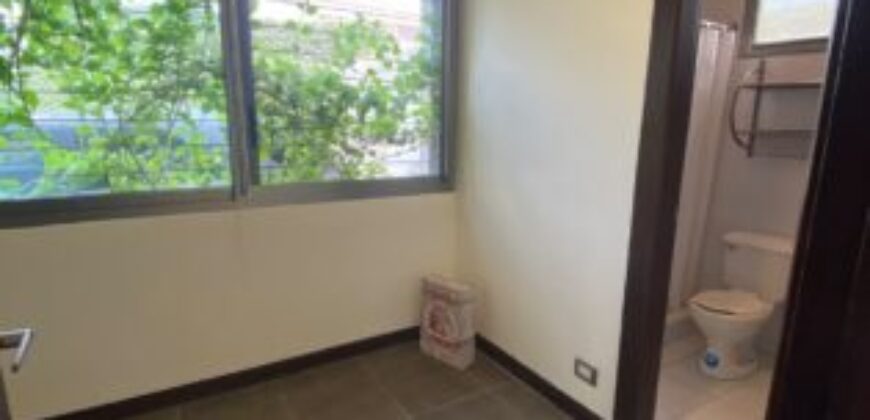 En Venta Casa con 4 Dorm. y Amplio Jardin en Puerto Azul