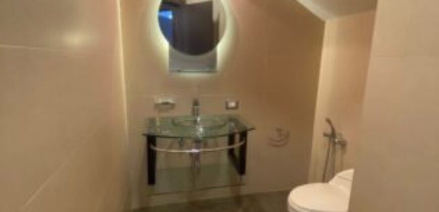 En Venta Casa con 4 Dorm. y Amplio Jardin en Puerto Azul