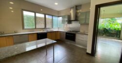 En Venta Casa con 4 Dorm. y Amplio Jardin en Puerto Azul