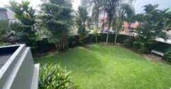 En Venta Casa con 4 Dorm. y Amplio Jardin en Puerto Azul