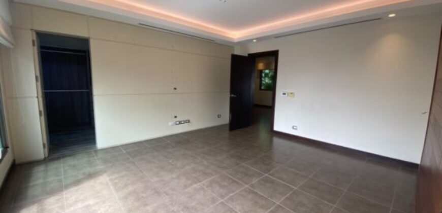 En Venta Casa con 4 Dorm. y Amplio Jardin en Puerto Azul