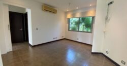 En Venta Casa con 4 Dorm. y Amplio Jardin en Puerto Azul