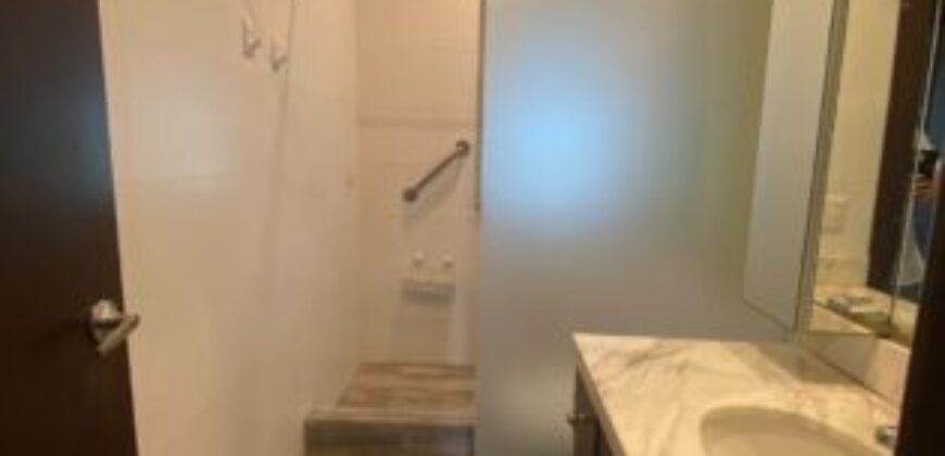 En Venta Casa con 4 Dorm. y Amplio Jardin en Puerto Azul