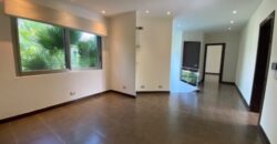 En Venta Casa con 4 Dorm. y Amplio Jardin en Puerto Azul
