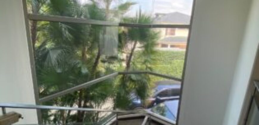En Venta Casa con 4 Dorm. y Amplio Jardin en Puerto Azul