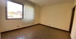En Venta Casa con 4 Dorm. y Amplio Jardin en Puerto Azul