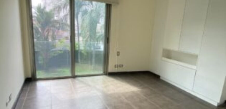En Venta Casa con 4 Dorm. y Amplio Jardin en Puerto Azul