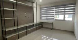 En Venta o Alquiler Amplio Departamento de 3 Dorm Remodelado en Planta Alta en Km. 5 Vía Samborondon