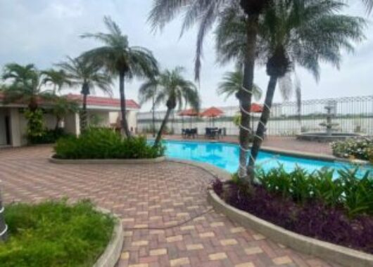 En Venta o Alquiler Amplio Departamento de 3 Dorm Remodelado en Planta Alta en Km. 5 Vía Samborondon